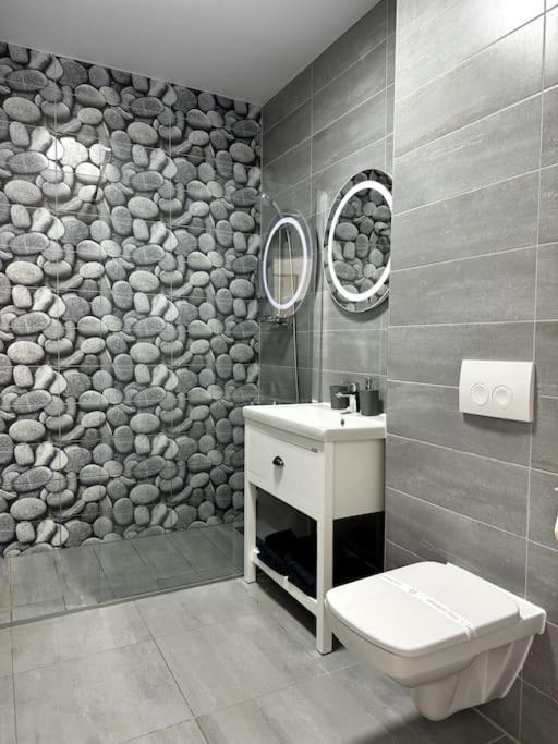 Seville Studio Cu Terasa & Vedere La Munte Brasov Bagian luar foto